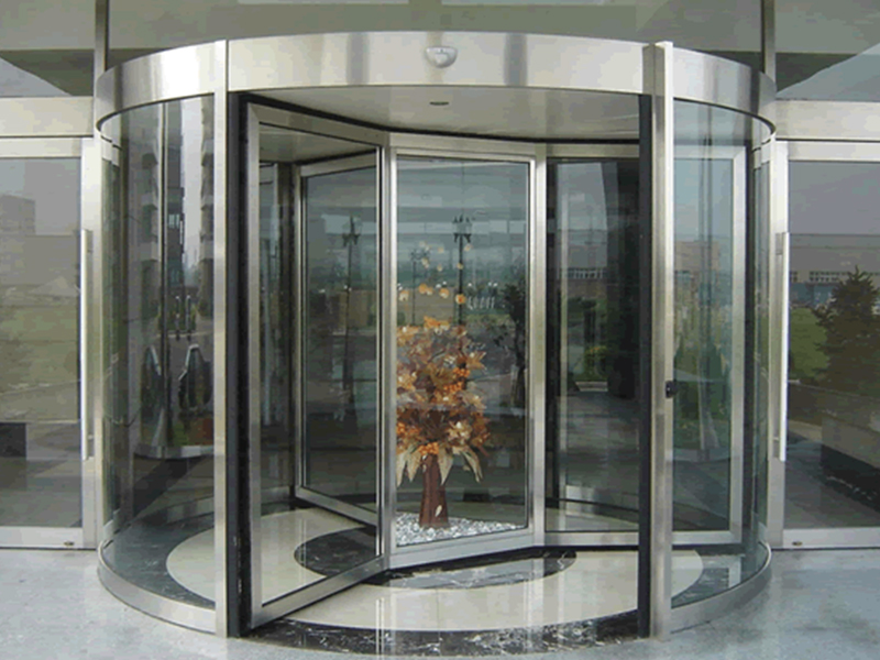 商場入口安裝旋轉(zhuǎn)門的好處有哪些?